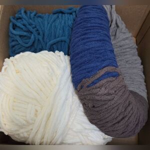 BERNAT BLANKET YARN 25 OZ
